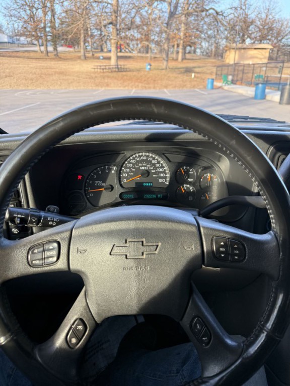 2005 Chevrolet Suburban Image 13