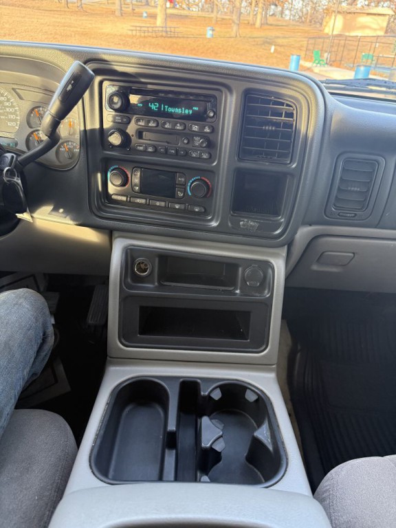 2005 Chevrolet Suburban Image 15