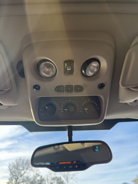 2005 Chevrolet Suburban Image 17