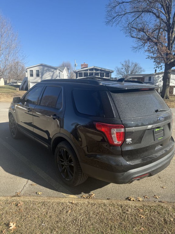 2017 Ford Explorer Image 4