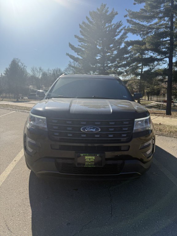 2017 Ford Explorer Image 2