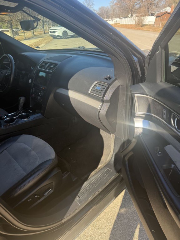 2017 Ford Explorer Image 12
