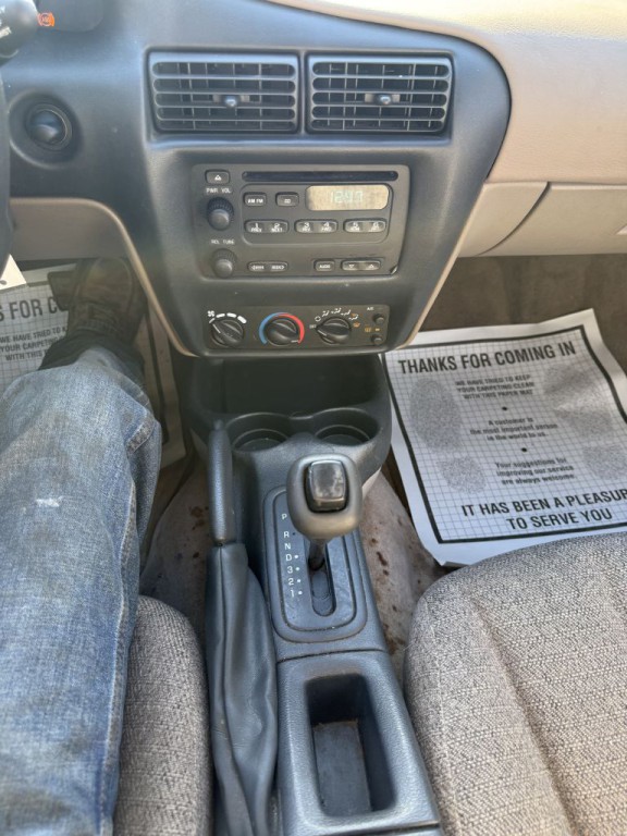 2001 Chevrolet Cavalier Image 15