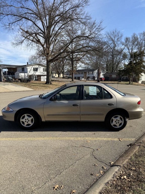 2001 Chevrolet Cavalier Image 2