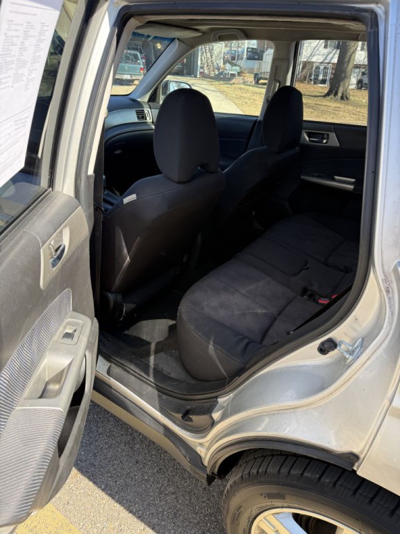 2010 Subaru Forester Image 10