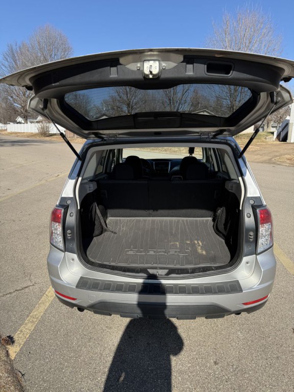 2010 Subaru Forester Image 11