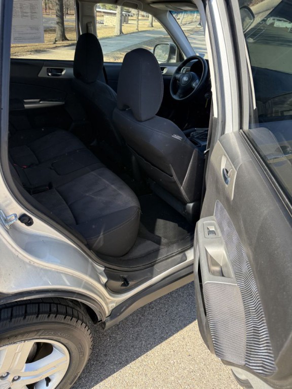2010 Subaru Forester Image 12