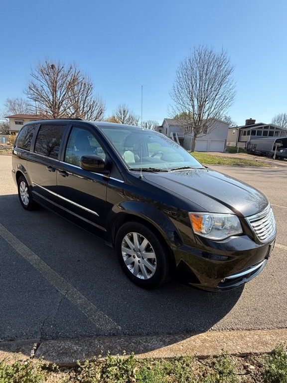 2016 Chrysler Town & Country Image 7