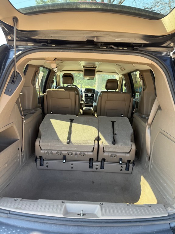 2016 Chrysler Town & Country Image 12