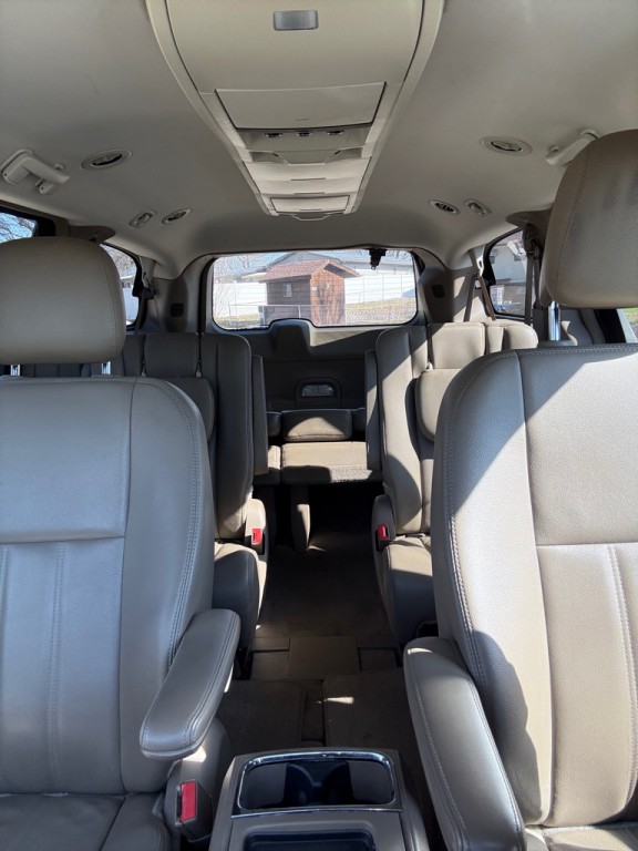 2016 Chrysler Town & Country Image 18