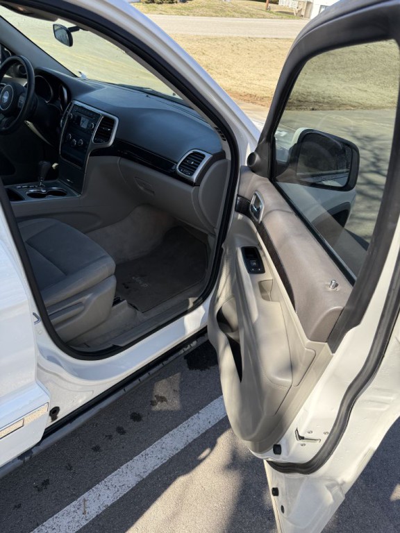 2012 Jeep Grand Cherokee Image 16