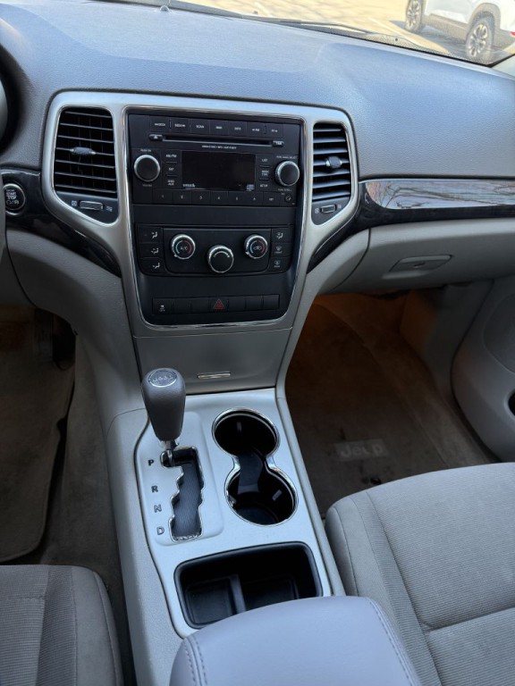 2012 Jeep Grand Cherokee Image 18