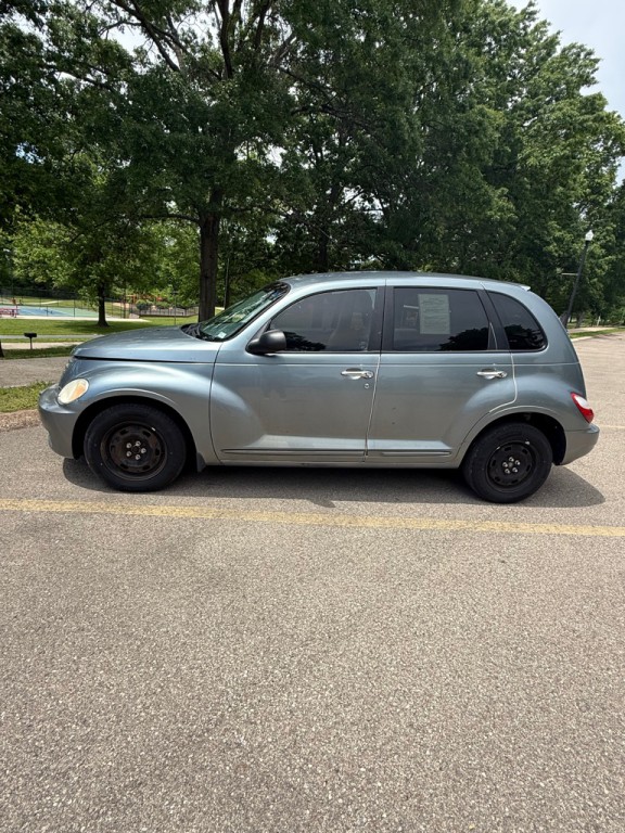 2009 Chrysler PT Cruiser Image 2