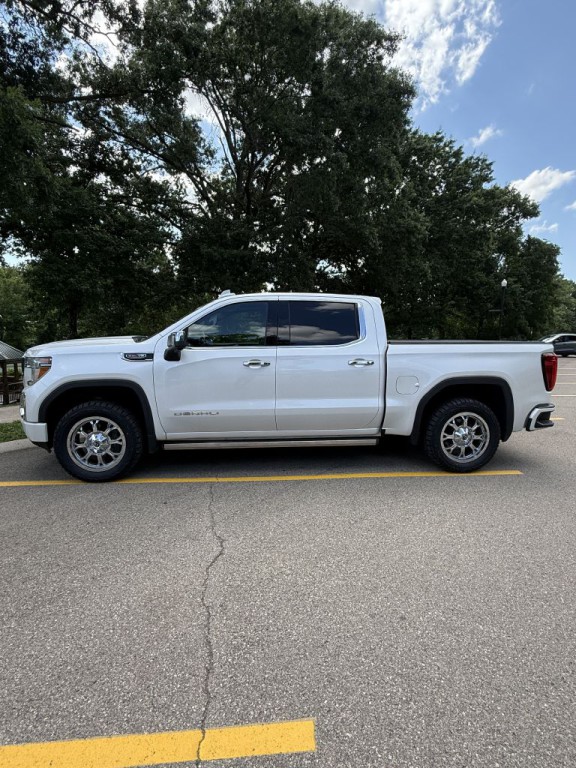 2020 GMC Sierra Image 2