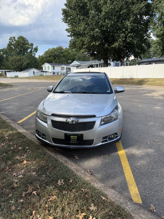 2014 Chevrolet Cruze Image 2