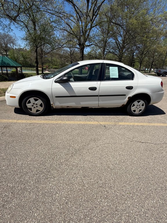 2004 Dodge Neon Image 2