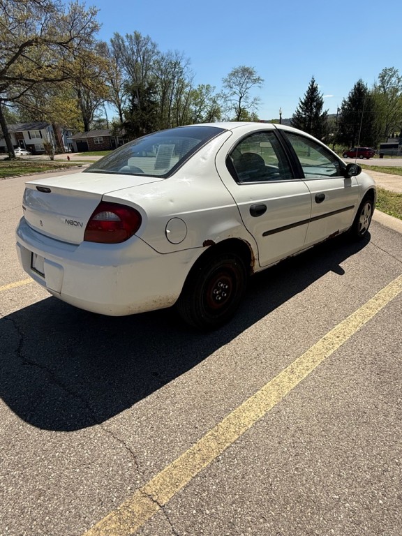 2004 Dodge Neon Image 5