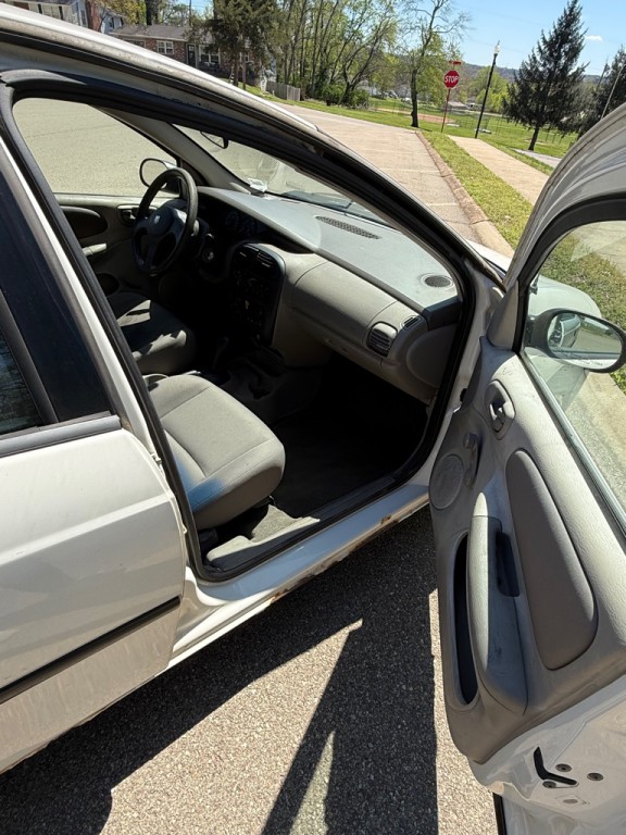 2004 Dodge Neon Image 9