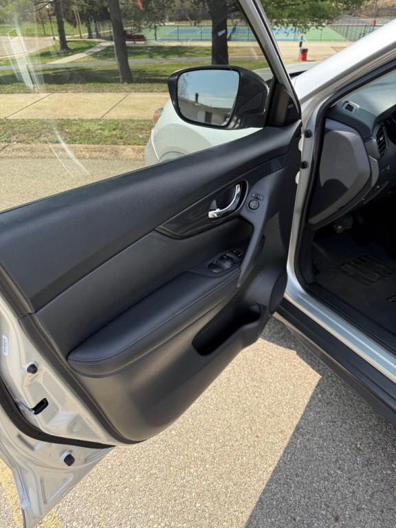 2018 Nissan Rogue Image 10