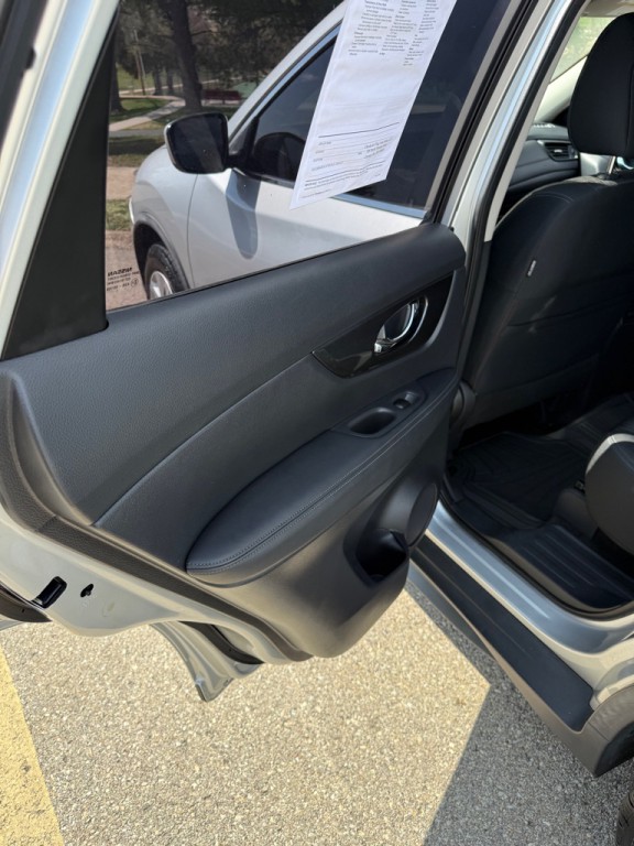 2018 Nissan Rogue Image 12