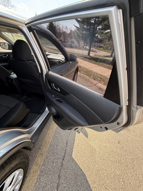 2018 Nissan Rogue Image 16