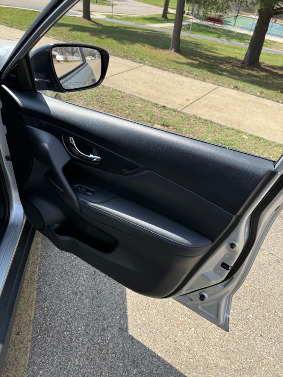 2018 Nissan Rogue Image 18