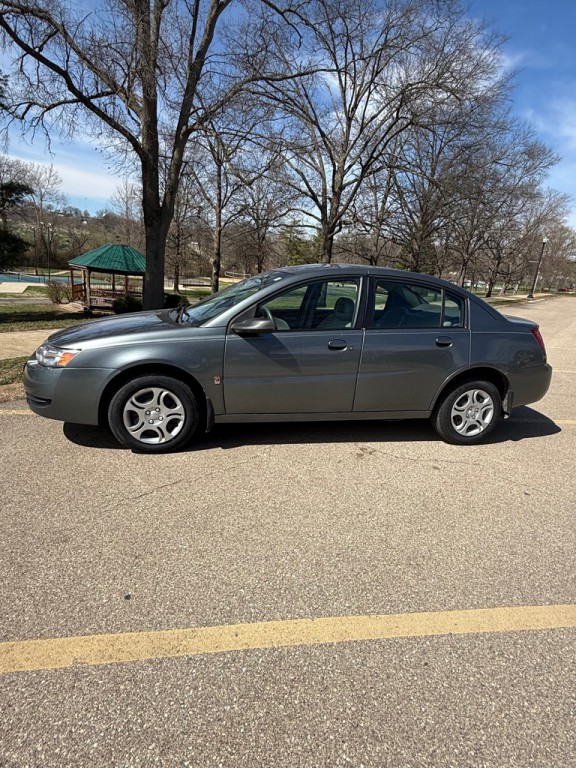 2005 Saturn ION Image 2