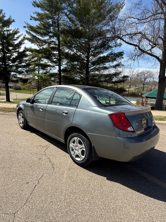 2005 Saturn ION Image 3