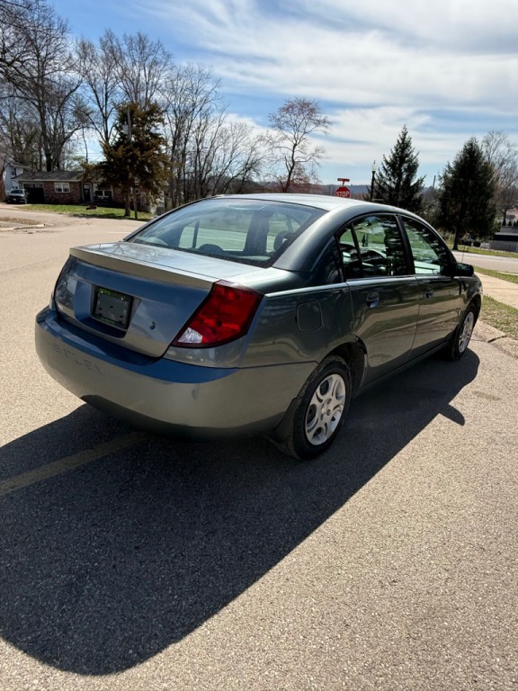 2005 Saturn ION Image 5