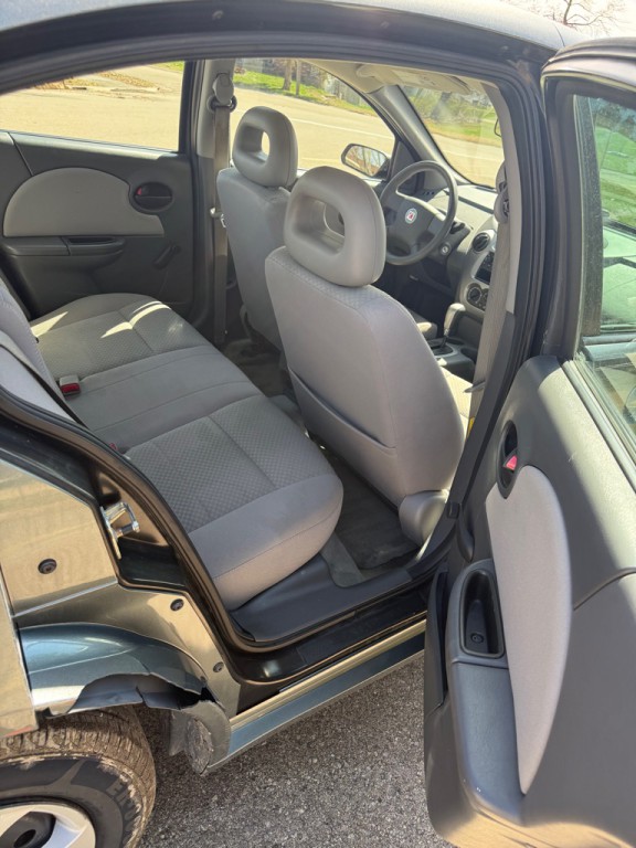 2005 Saturn ION Image 10