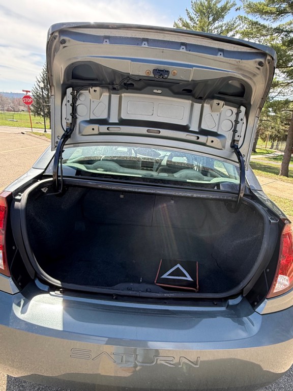 2005 Saturn ION Image 11