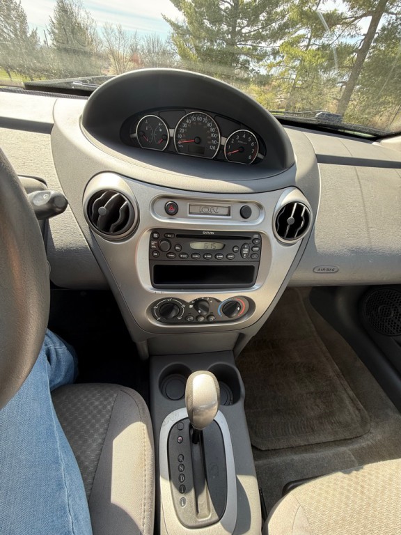 2005 Saturn ION Image 14