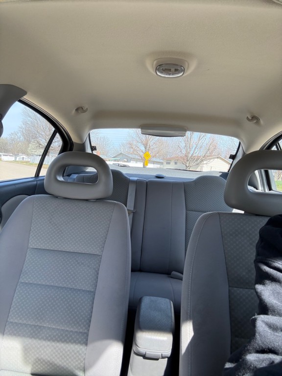 2005 Saturn ION Image 16