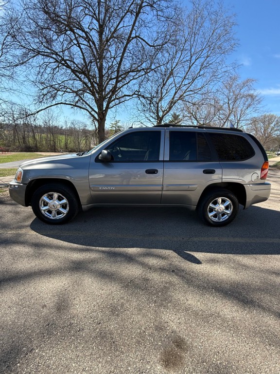 2005 GMC Envoy Image 2