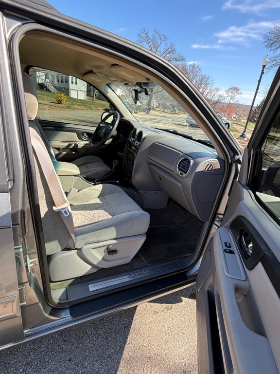 2005 GMC Envoy Image 9