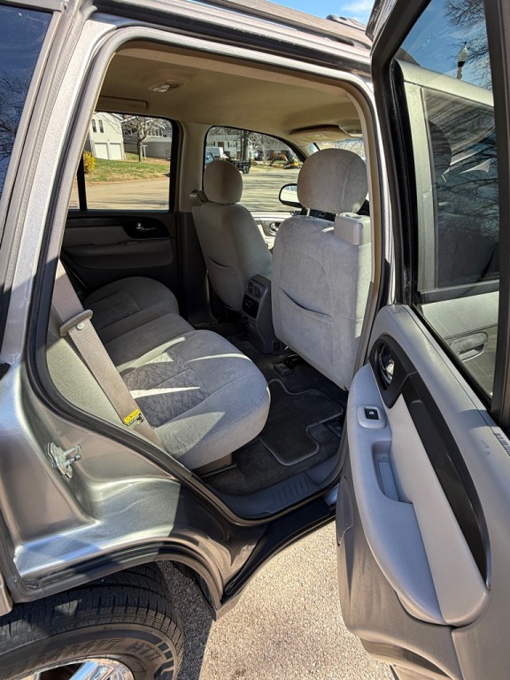 2005 GMC Envoy Image 10