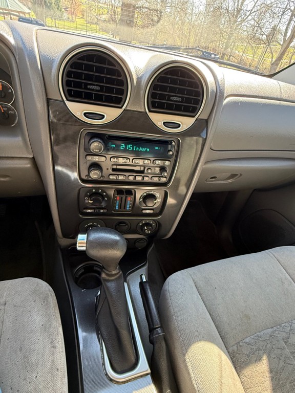 2005 GMC Envoy Image 14