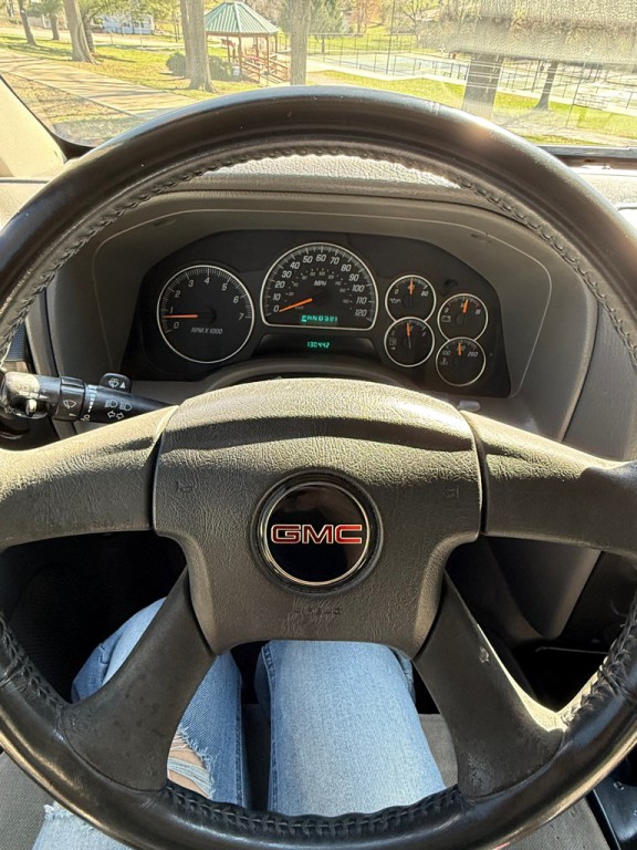 2005 GMC Envoy Image 16