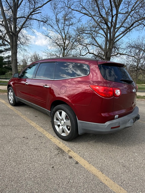 2011 Chevrolet Traverse Image 3