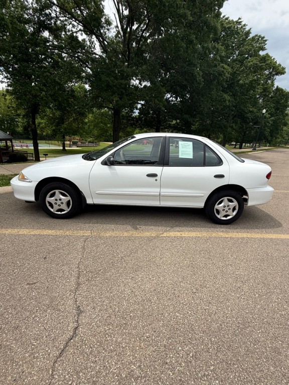 2001 Chevrolet Cavalier Image 2