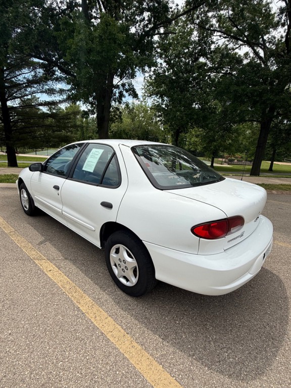 2001 Chevrolet Cavalier Image 3