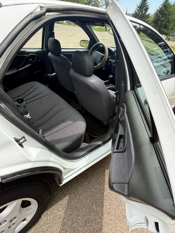 2001 Chevrolet Cavalier Image 10