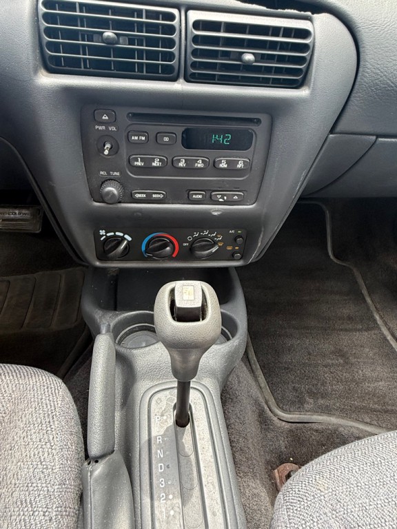 2001 Chevrolet Cavalier Image 14