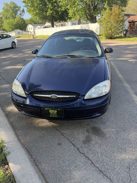 2001 Ford Taurus Image 2