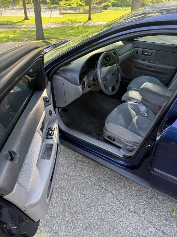 2001 Ford Taurus Image 10