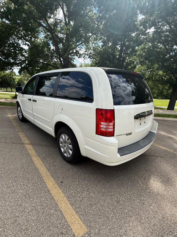 2008 Chrysler Town & Country Image 3