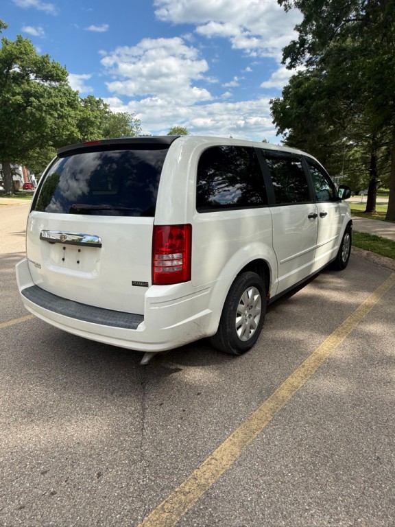 2008 Chrysler Town & Country Image 5