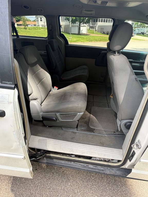 2008 Chrysler Town & Country Image 10