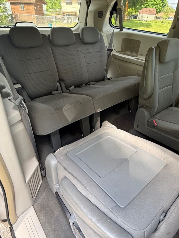 2008 Chrysler Town & Country Image 11