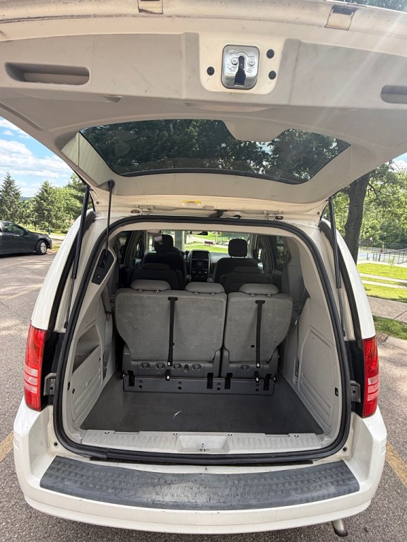 2008 Chrysler Town & Country Image 12